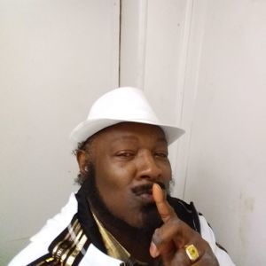 Meet your Posher, Dennis